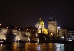 Prague_-_charles_bridge_at_night
